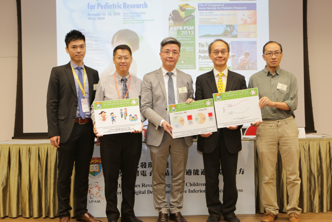 (From left) Mr Frederick Ho Ka-wing, PhD candidate; Mr Wilfred Wong Hing-sang, Honorary Tutor; Dr Patrick Ip, Clinical Associate Professor; Professor Lau Yu-lung, Doris Zimmern Professor in Community Child Health and Chair Professor, Department of Paediatrics and Adolescent Medicine, Li Ka Shing Faculty of Medicine; and Dr Fu King-wa, Associate Professor, Journalism and Media Studies Centre, HKU took a group photo at the press conference.